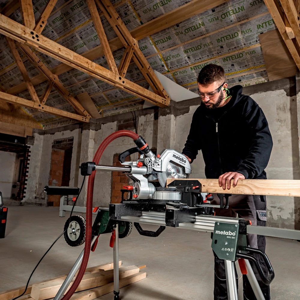 Пила торцовочная METABO KGS 254 M (613254000) 4