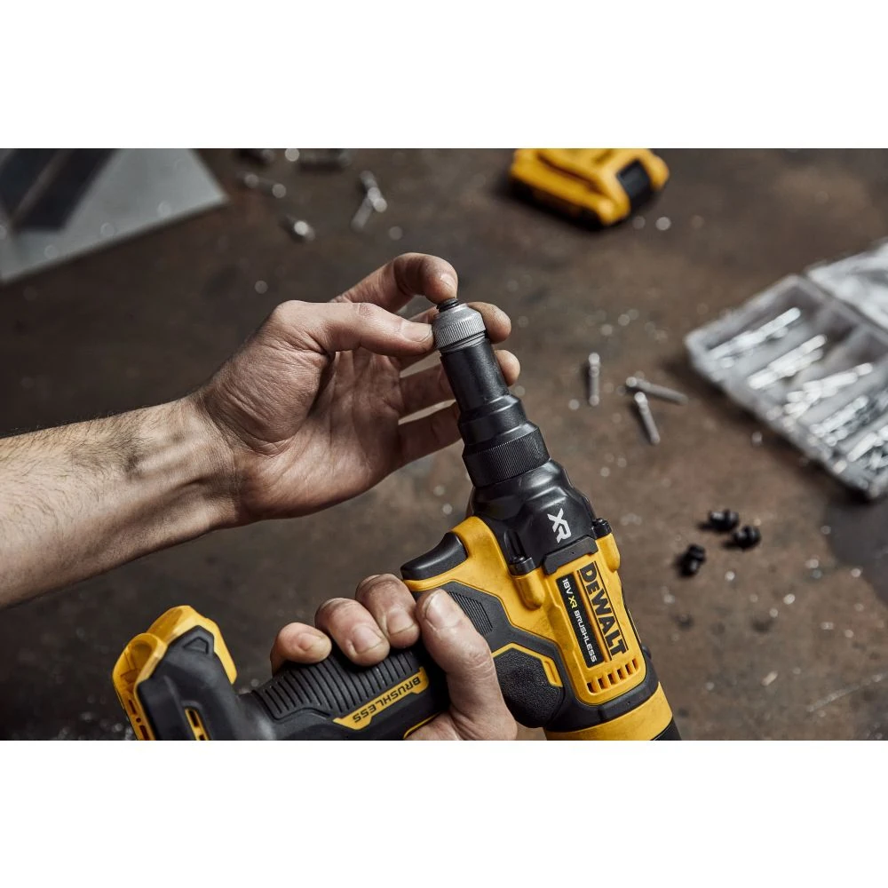 Пистолет для заклепок DeWALT DCF403NT-XJ 4