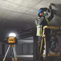 Фонарь DeWALT DCL074-XJ3